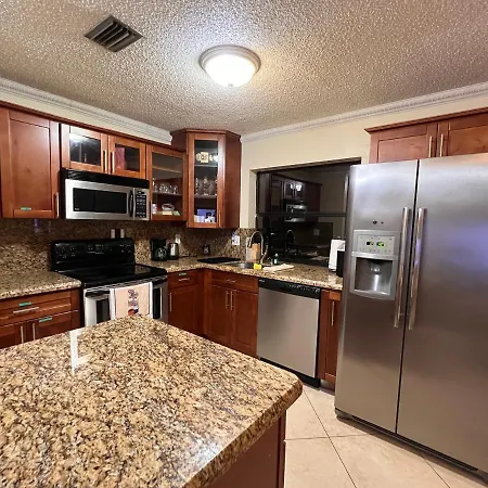 Entire Single Family Home 3 Bed 2 Bath In Water Front Big Cozy Back Yard View